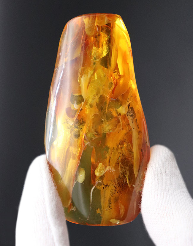 めったに見ないサイズ!20グラムを超える特大のバルティックアンバー(Amber)。極めて透明度高し!(その1)
