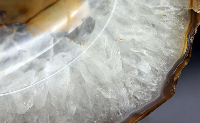 透き通る乳白色のブラジル産メノウ(Agate)(その3)
