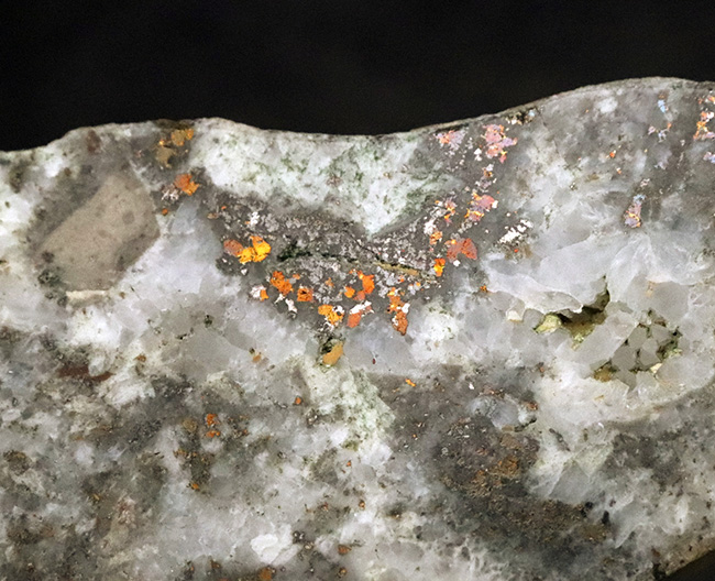 有数の金鉱床の一つ、鹿児島県「菱刈」の記憶……閃亜鉛鉱（せんあえんこう）を含む石英脈標本（その3）