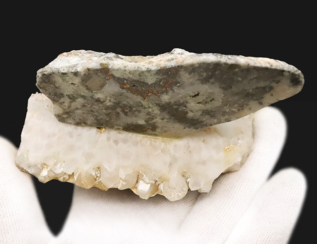 有数の金鉱床の一つ、鹿児島県「菱刈」の記憶……閃亜鉛鉱（せんあえんこう）を含む石英脈標本（その5）