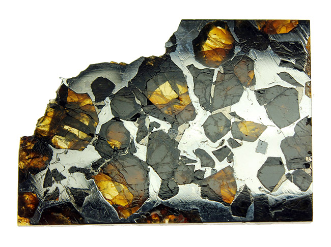 最も美しい隕石とされる石鉄隕石に分類されるブラヒン隕石です。宇宙空間で形成されたカンラン石と鉄ニッケル合金の不思議な模様をお楽しみください（空気を遮断する専用保存ケース付き）。（その1）