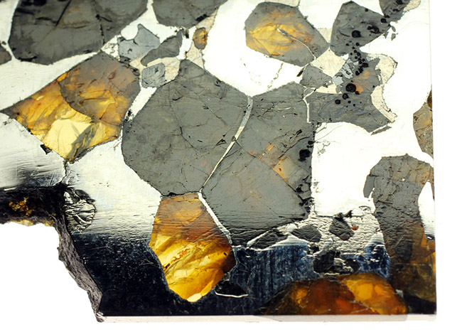 最も美しい隕石とされる石鉄隕石に分類されるブラヒン隕石です。宇宙空間で形成されたカンラン石と鉄ニッケル合金の不思議な模様をお楽しみください（空気を遮断する専用保存ケース付き）。（その4）