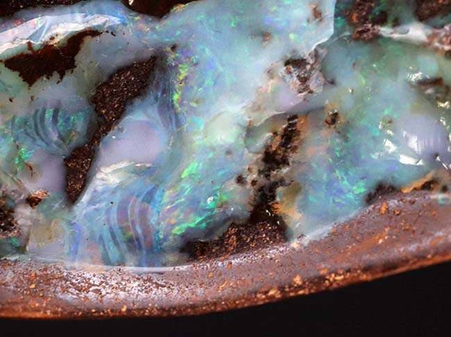 岩石とともに保存された、貴重な天然のオパール（Opal）（その8）