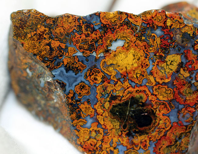 ストロマトライトの縞状模様に占拠された、実に美しいハンガリー産のメノウ(Agate)(その6)