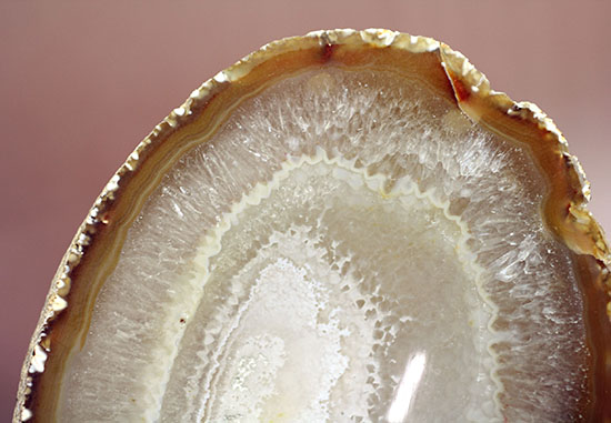 ブラウン基調のブラジル産メノウ(Agate)。グラデーションと模様の美しさ、展示のしやすさが特徴です。(その5)