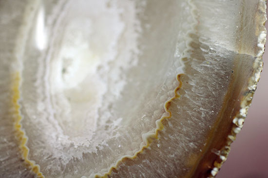 ブラウン基調のブラジル産メノウ(Agate)。グラデーションと模様の美しさ、展示のしやすさが特徴です。(その6)