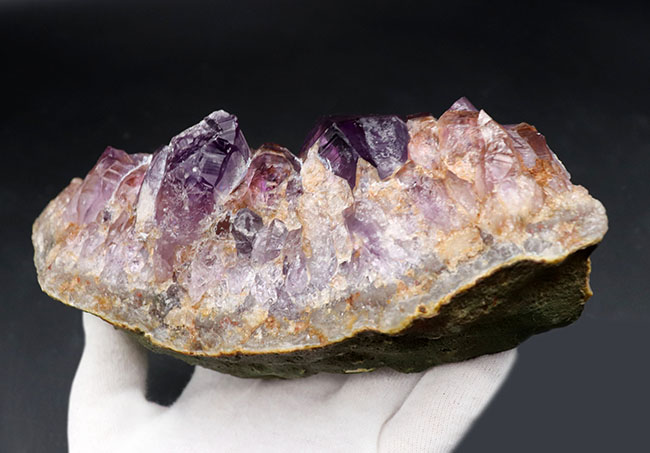 地下深い世界からこんにちは。８９０グラムオーバー！上質の紫水晶こと、アメシスト（Amethyst）を含む硬い火成岩（その4）