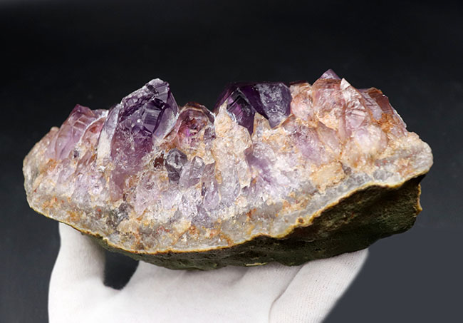 地下深い世界からこんにちは。890グラムオーバー!上質の紫水晶こと、アメシスト(Amethyst)を含む硬い火成岩(その4)