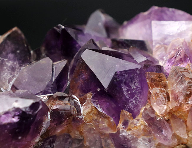 地下深い世界からこんにちは。890グラムオーバー!上質の紫水晶こと、アメシスト(Amethyst)を含む硬い火成岩(その6)