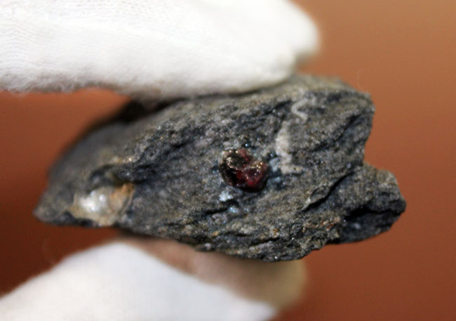 物凄く硬い石として知られる、鉄礬柘榴石（てつばんざくろいし）、アルマンディンガーネット。アラスカ州産。（その4）