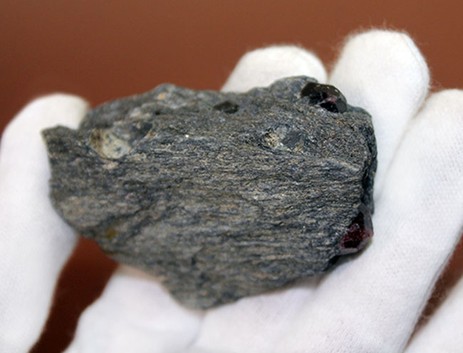 物凄く硬い石として知られる、鉄礬柘榴石（てつばんざくろいし）、アルマンディンガーネット。アラスカ州産。（その6）