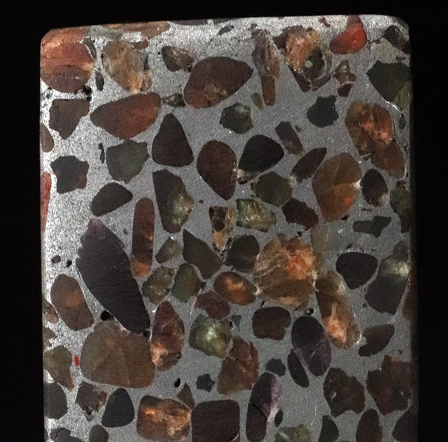 上質のカンラン石！ずっしりと重い１５０グラムの直方体型！人気の石鉄隕石、パラサイト（その3）