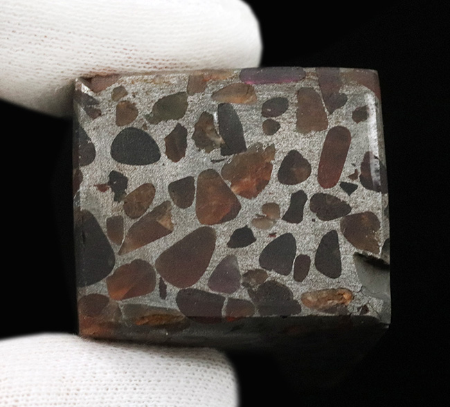 上質のカンラン石！ずっしりと重い１５０グラムの直方体型！人気の石鉄隕石、パラサイト（その5）