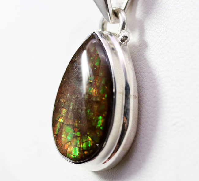 ドラゴンスキン！生物起源の宝石として名高いアンモライト（Ammolite）を使ったペンダントトップ。金具はスターリングシルバー。チェーン、革紐、ジュエリーケース付き（その4）