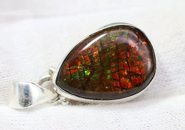 ドラゴンスキン！生物起源の宝石として名高いアンモライト（Ammolite）を使ったペンダントトップ。金具はスターリングシルバー。チェーン、革紐、ジュエリーケース付き（その5）