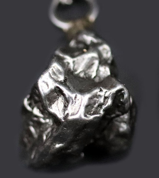 隕石を身に着けてみませんか？鉄隕石、カンポ・デル・シエロを使ったペンダント（シルバーチェーン、高級ジュエリーケース付き）（その1）