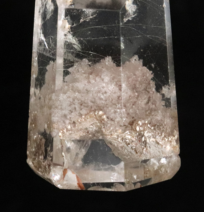 水晶の中に水晶が存在する不思議な水晶。その名もファントム