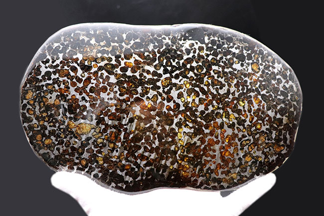 ありえないほど大判かつ良形！それでいてかんらん石がギラギラと輝く