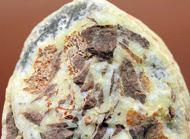 ブルーとグレイの中間色に目を奪われる新潟県佐渡市産のメノウ(agate)(その10)