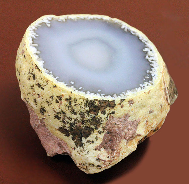 ブルーとグレイの中間色に目を奪われる新潟県佐渡市産のメノウ(agate)(その12)