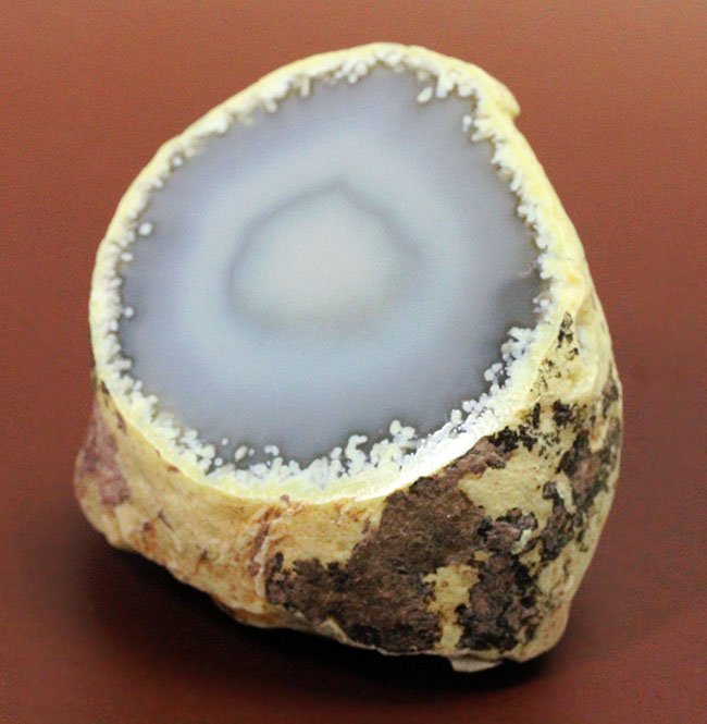 ブルーとグレイの中間色に目を奪われる新潟県佐渡市産のメノウ(agate)(その3)