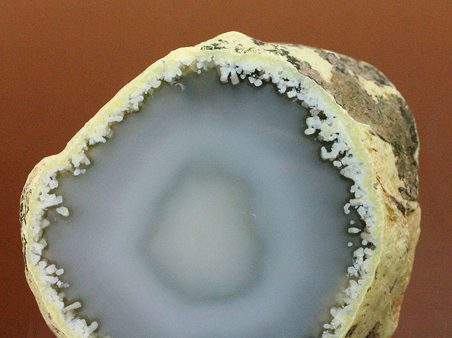 ブルーとグレイの中間色に目を奪われる新潟県佐渡市産のメノウ(agate)(その5)