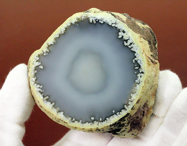 ブルーとグレイの中間色に目を奪われる新潟県佐渡市産のメノウ(agate)(その7)