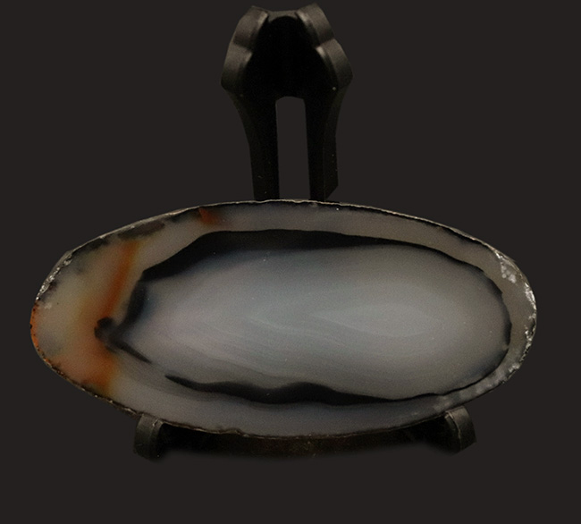 ブルーイッシュグレイを呈する、良質のブラジル産のメノウ(Agate)もスライス標本(その1)