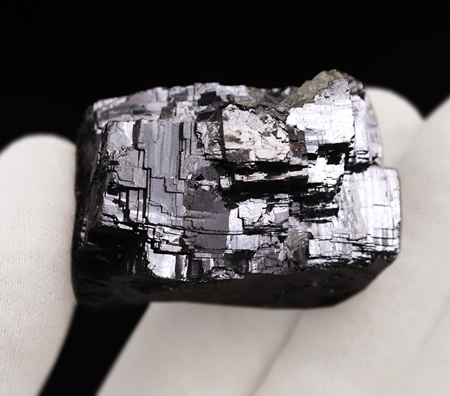 見た目以上の、驚きの重量感｜岐阜県神岡鉱山産 方鉛鉱（Galena） 金属光沢と立方結晶が美しいコレクション標本（その6）