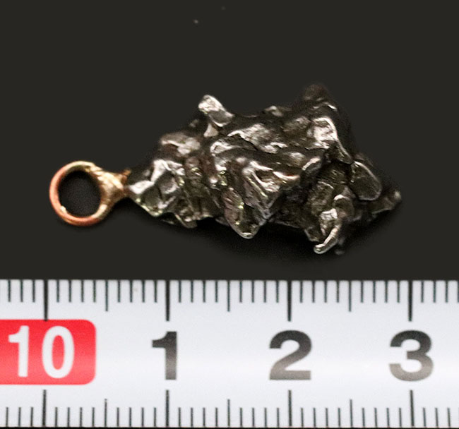 宇宙から飛来したロマンの塊を身に着けませんか?鉄隕石、カンポ・デル・シエロ(Campo del Cielo)を使ったペンダントトップ。シルバーチェーン、高級ジュエリーケース付き(その7)