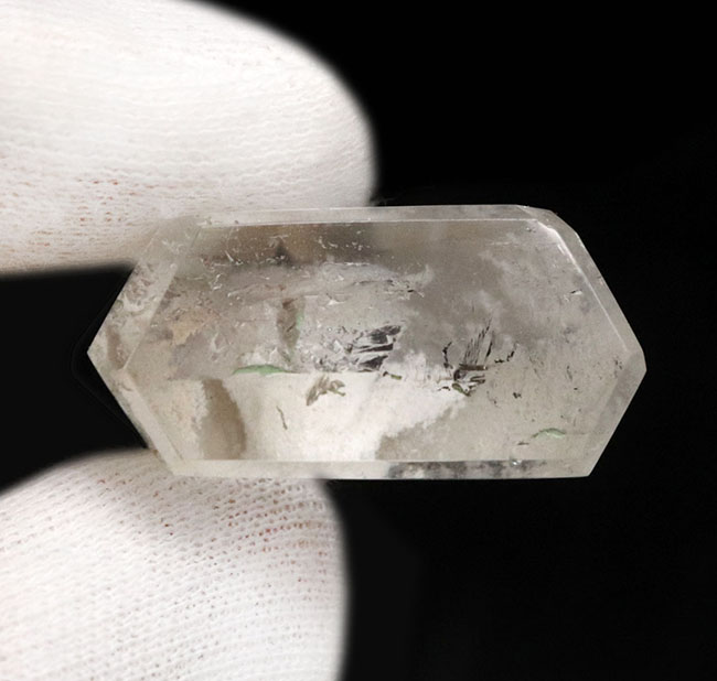 内部に雪山のような結晶が見える、特殊な美しき水晶、ファントム