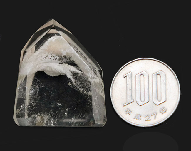 内部に雪山のような結晶が見える、特殊な美しき水晶、ファントム