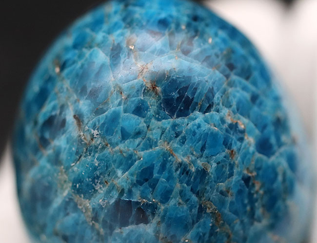 専用スタンド付き、自然界では珍しい爽やかなブルーを呈する燐灰石（りんかいせき）こと、ブルーアパタイト（Blue apatite）（その5）