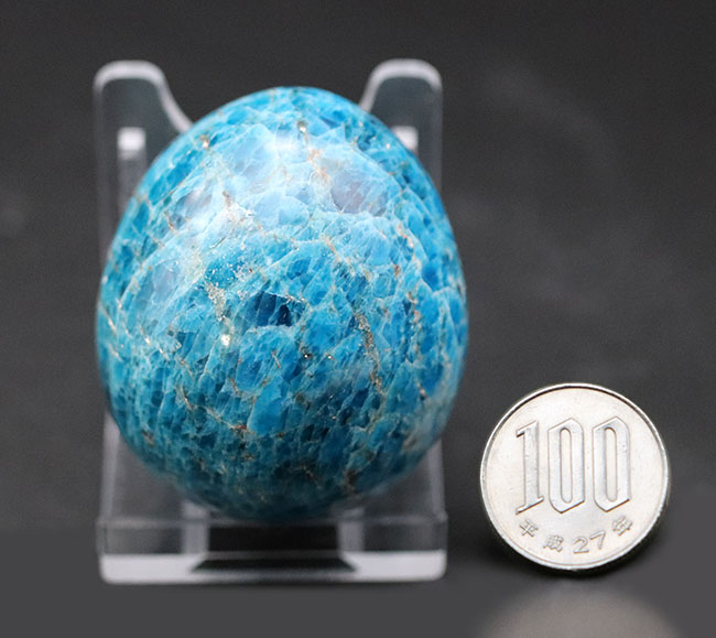 専用スタンド付き、自然界では珍しい爽やかなブルーを呈する燐灰石（りんかいせき）こと、ブルーアパタイト（Blue apatite）（その9）