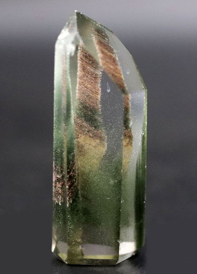 その名も幽霊水晶!内部に不思議な物体を内包したファントムクォーツの天然結晶(その1)