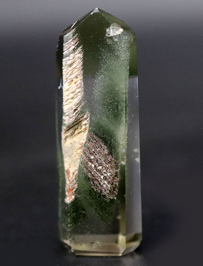 その名も幽霊水晶!内部に不思議な物体を内包したファントムクォーツの天然結晶(その2)