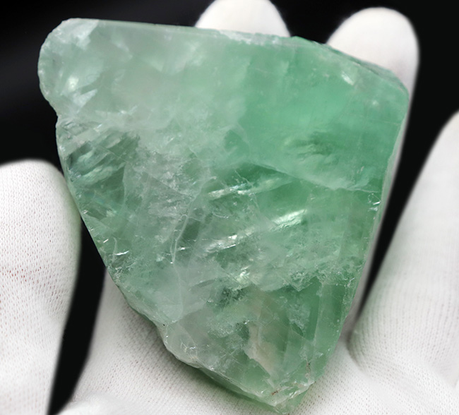 緑色のかき氷のような味わいが面白い、典型的なフローライト（Fluorite・蛍石）の原石（その2）