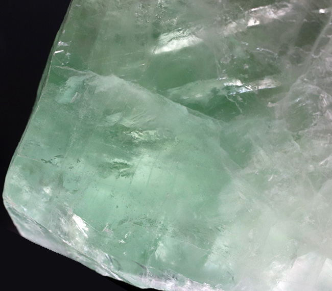 緑色のかき氷のような味わいが面白い、典型的なフローライト（Fluorite・蛍石）の原石（その3）