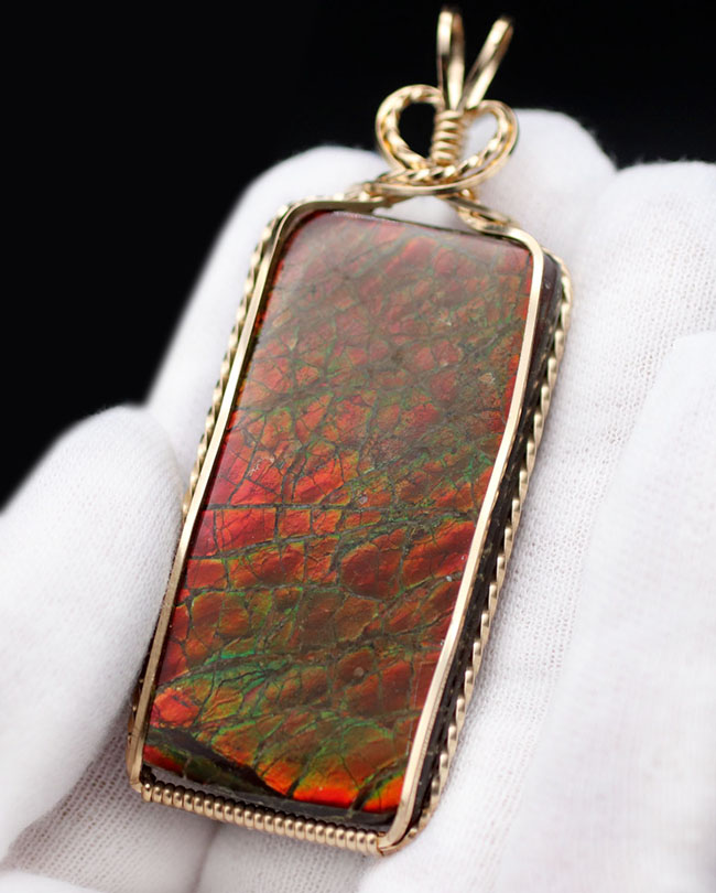 美しい竜のうろこ模様あり、47ミリの立派なアンモライト(Ammolite)を使ったペンダントトップ。金具は14金のゴールドフィル!チェーン、黒紐、ジュエリーケース付き。(その9)