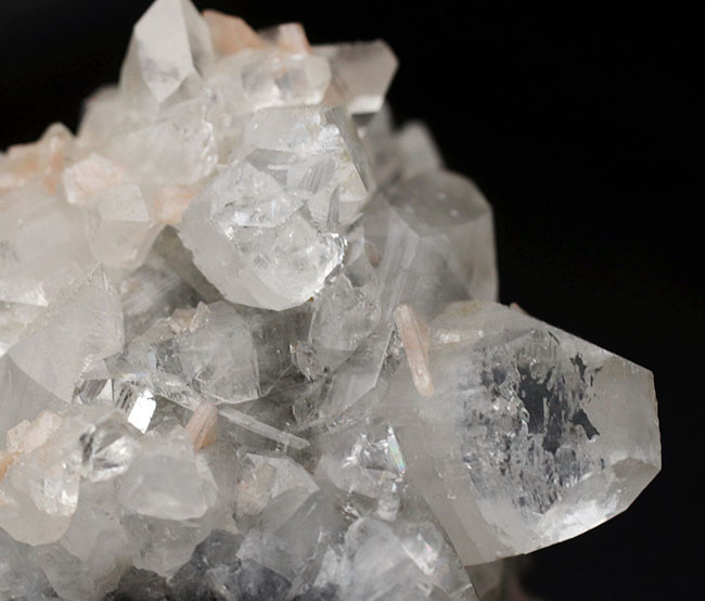 自然に成長したナチュラルな結晶群、石英の自然結晶、水晶(Quartz)のクラスター(その4)