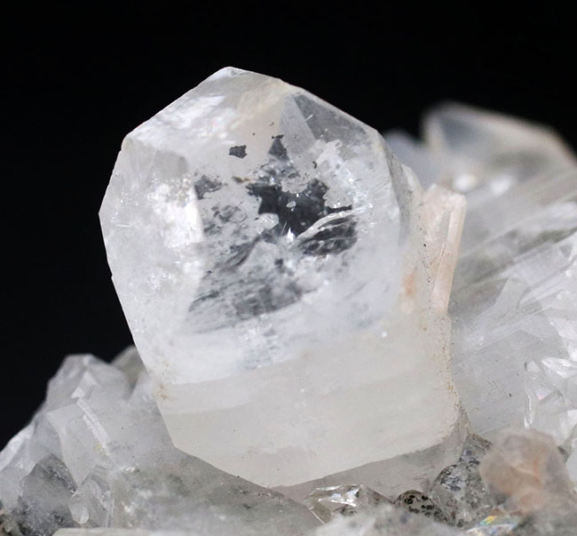自然に成長したナチュラルな結晶群、石英の自然結晶、水晶（Quartz）のクラスター（その7）