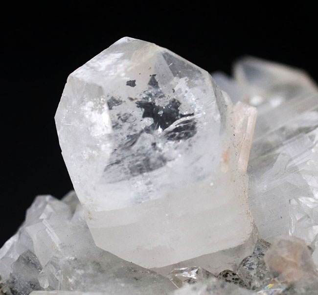 自然に成長したナチュラルな結晶群、石英の自然結晶、水晶(Quartz)のクラスター(その7)
