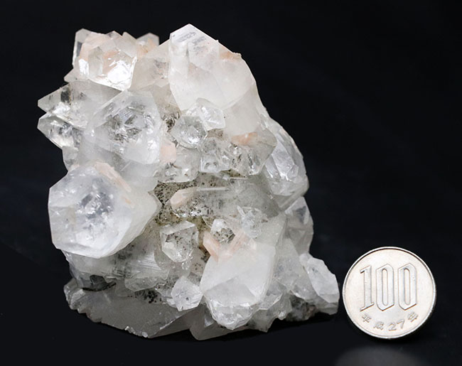 自然に成長したナチュラルな結晶群、石英の自然結晶、水晶（Quartz）のクラスター（その9）