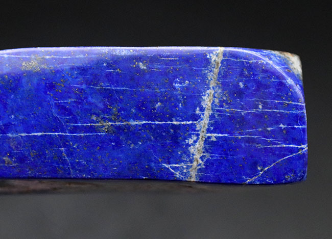 100%ナチュラルのアフガニスタン産のラピスラズリ(Lapis lazuli)の原石。ナチュラルでありながらこれほどまでに深いブルーを楽しめる標本は希少です(その5)