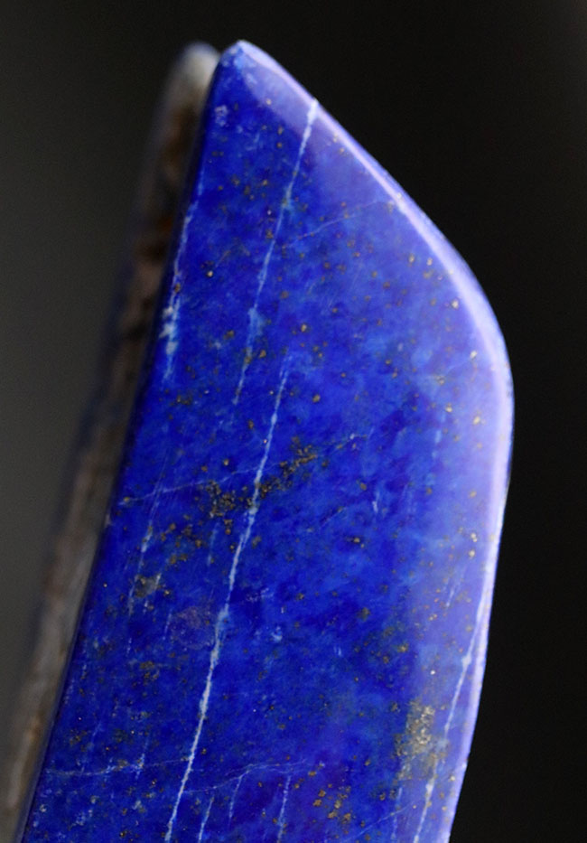 100%ナチュラルのアフガニスタン産のラピスラズリ(Lapis lazuli)の原石。ナチュラルでありながらこれほどまでに深いブルーを楽しめる標本は希少です(その8)