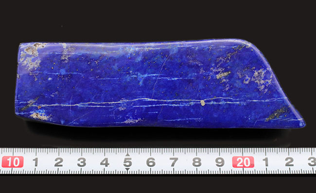 １００％ナチュラルのアフガニスタン産のラピスラズリ（Lapis lazuli）の原石。ナチュラルでありながらこれほどまでに深いブルーを楽しめる標本は希少です（その9）