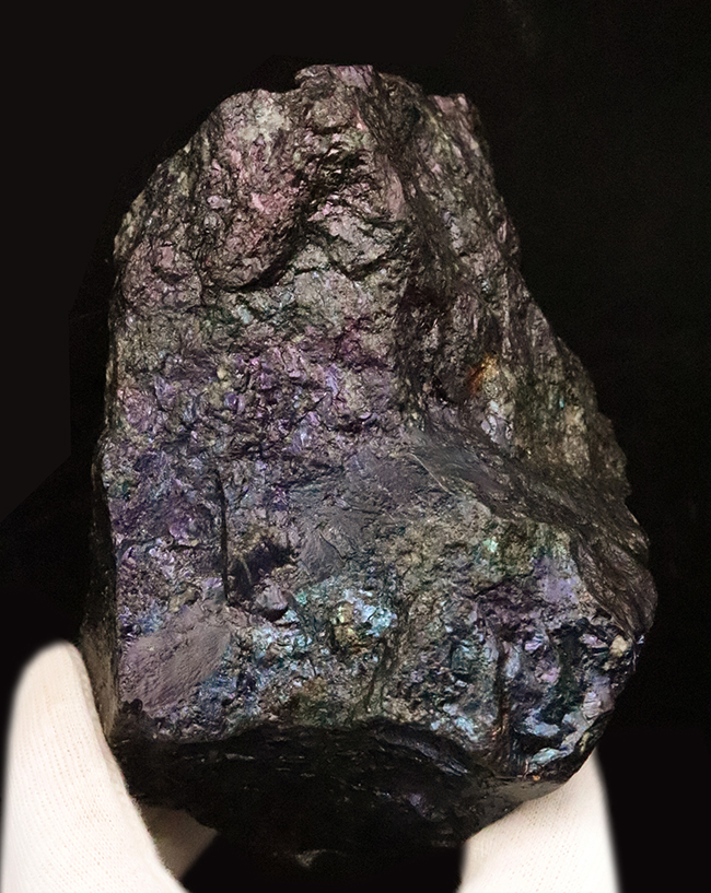 産状をそのまま残したナチュラルさが魅力。閉山した有名産地から採集された、コレクション性の高いボルナイト（斑銅鉱／Bornite）（その2）