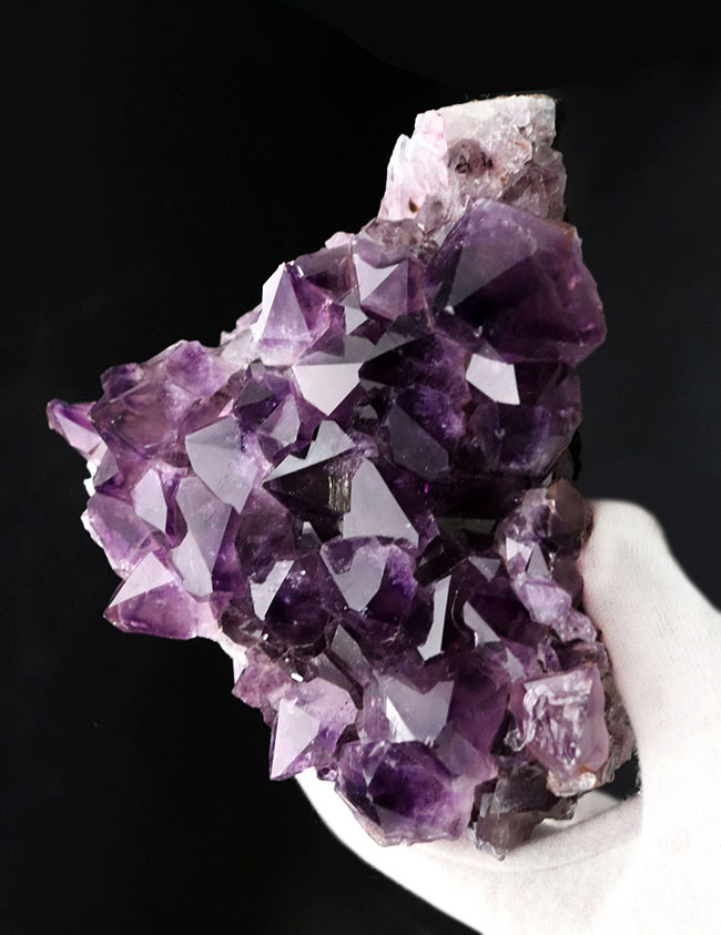 非常に濃い紫色！７６５グラムの大結晶！地下深くで形成された、天然アメシスト（Amethyst）の原石（その1）