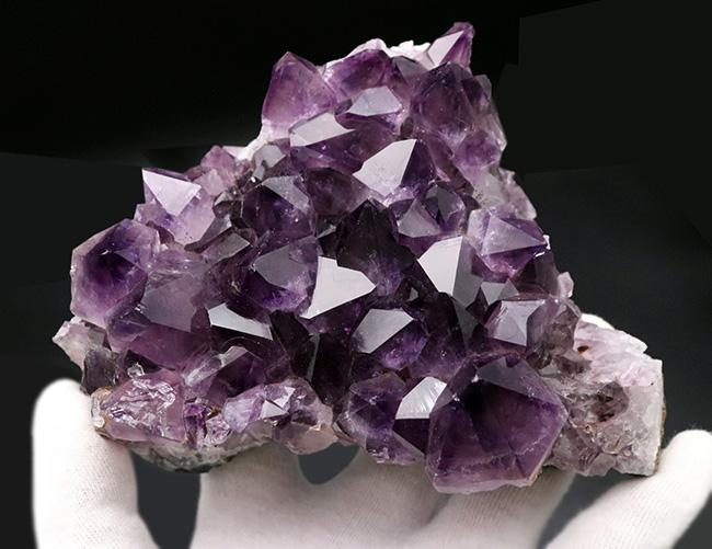 非常に濃い紫色!765グラムの大結晶!地下深くで形成された、天然アメシスト(Amethyst)の原石(その3)