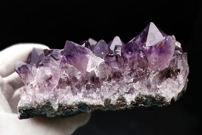 非常に濃い紫色!765グラムの大結晶!地下深くで形成された、天然アメシスト(Amethyst)の原石(その5)